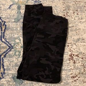 LULULEMON Wunder Train Black Camo! Worn TWICE!!